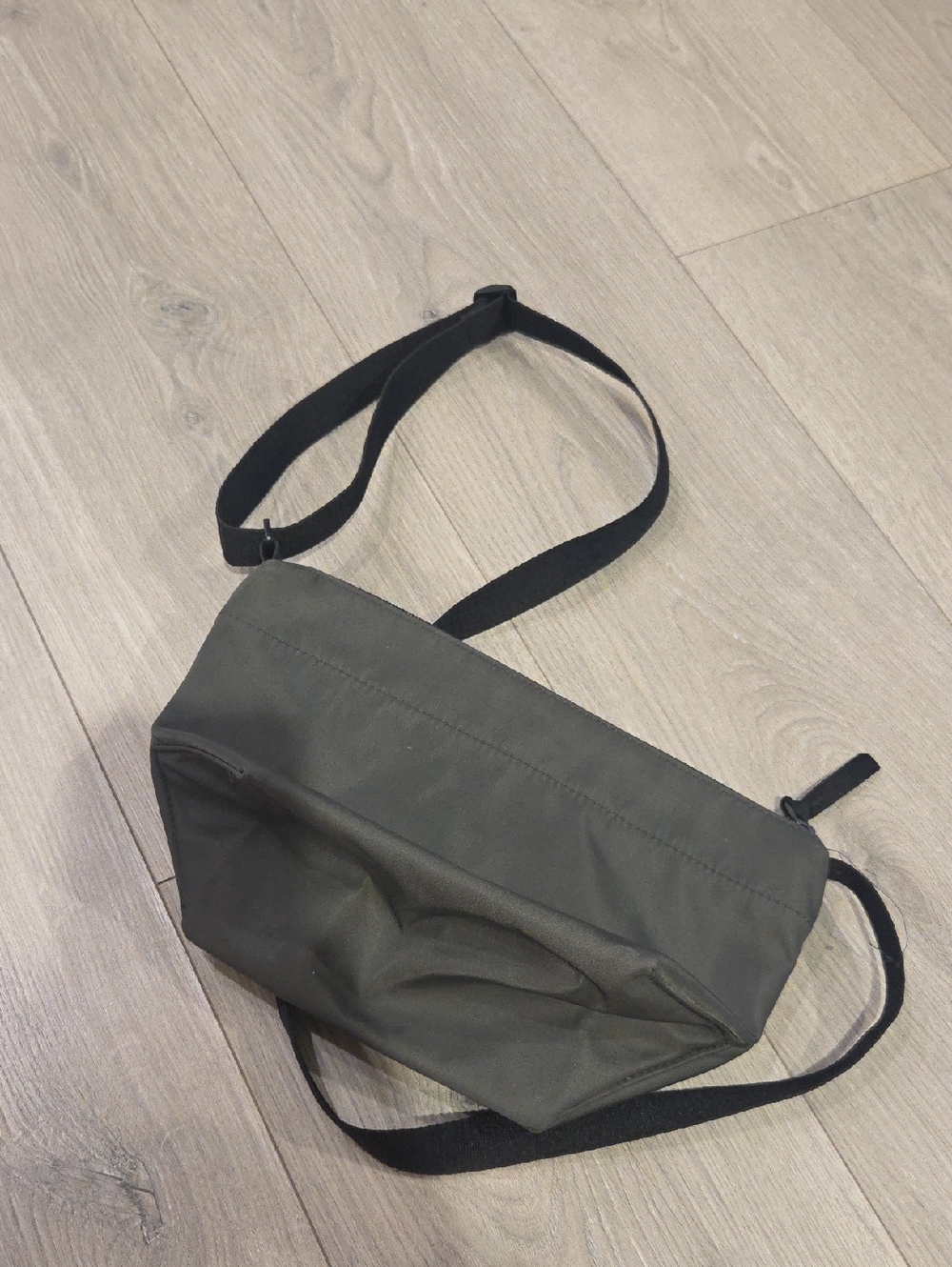 Uniqlo Nylon Mini Shoulder Bag - Picture 2 of 2